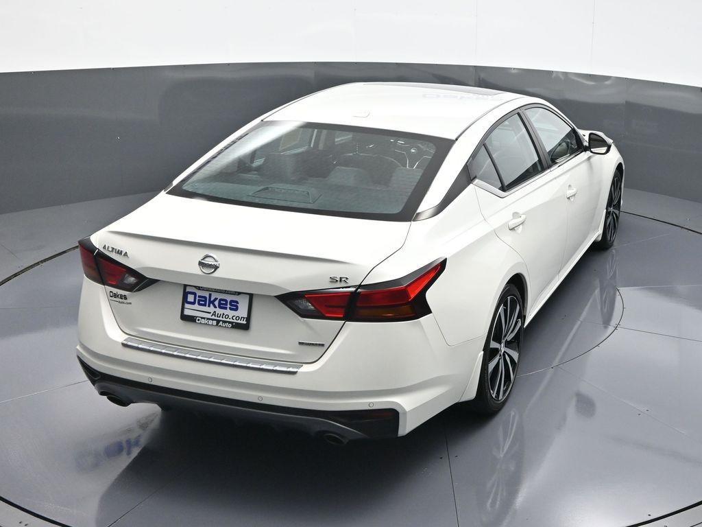 2022 Pearl White Tricoat Nissan Altima