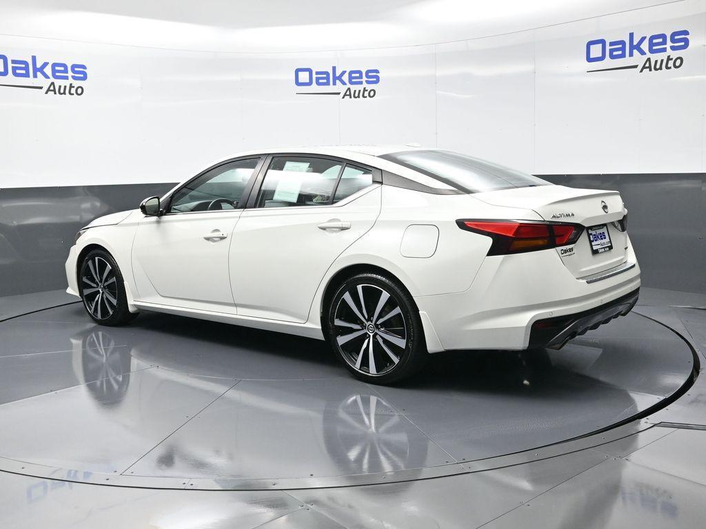 2022 Pearl White Tricoat Nissan Altima