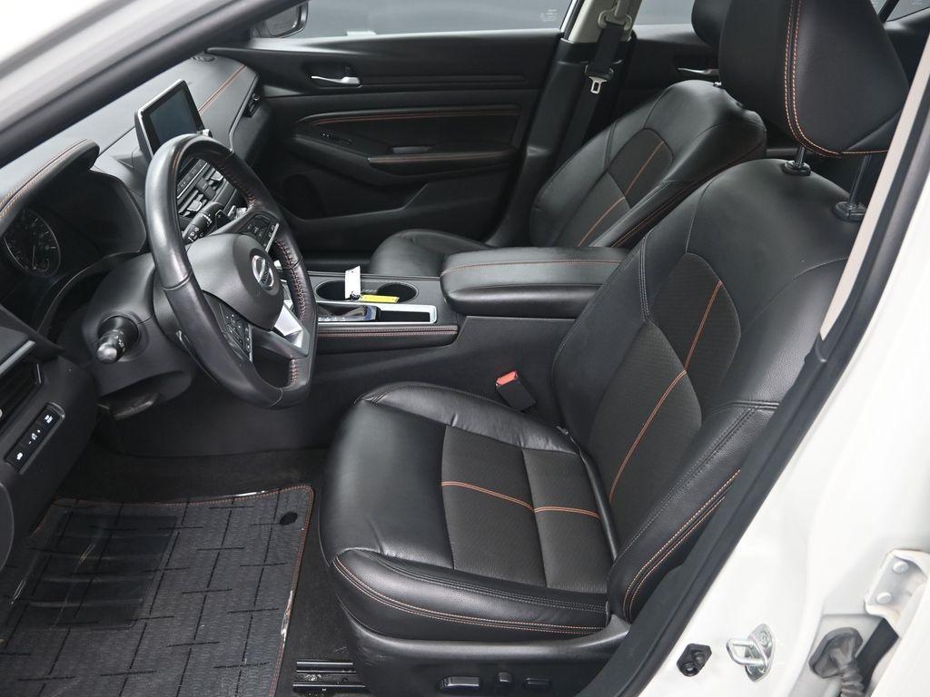 2022 Pearl White Tricoat Nissan Altima
