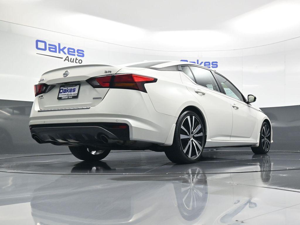 2022 Pearl White Tricoat Nissan Altima
