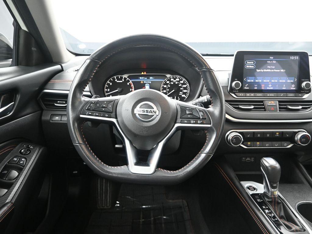 2022 Pearl White Tricoat Nissan Altima