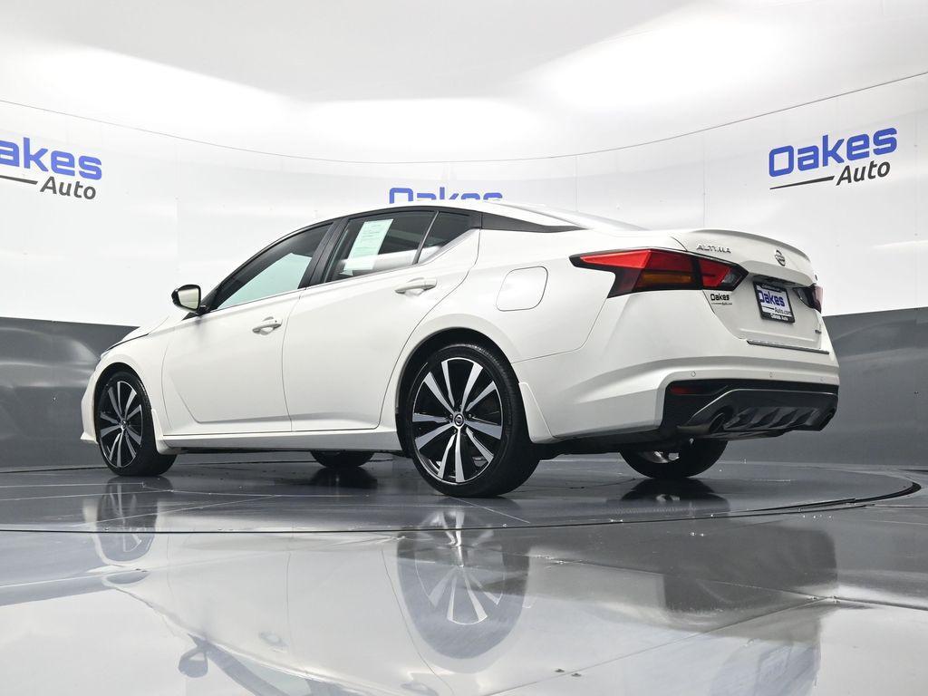 2022 Pearl White Tricoat Nissan Altima
