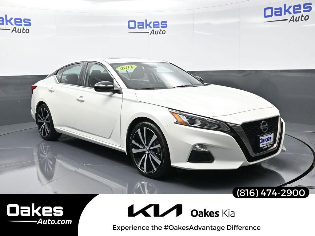 2022 Pearl White Tricoat Nissan Altima