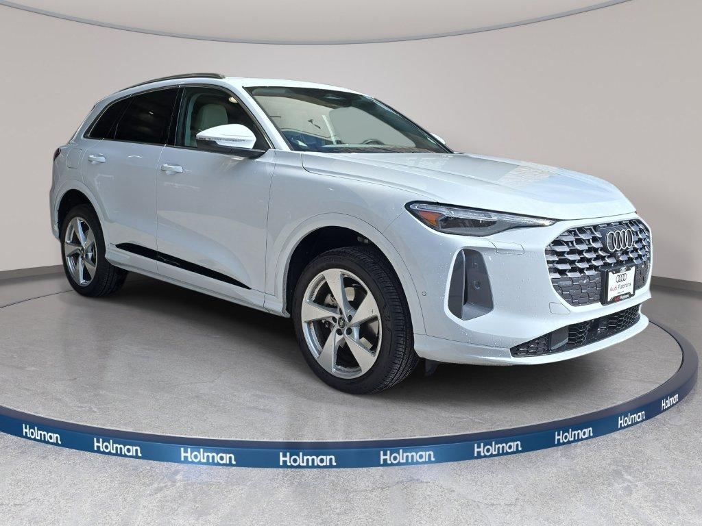 Audi Q5 view 3