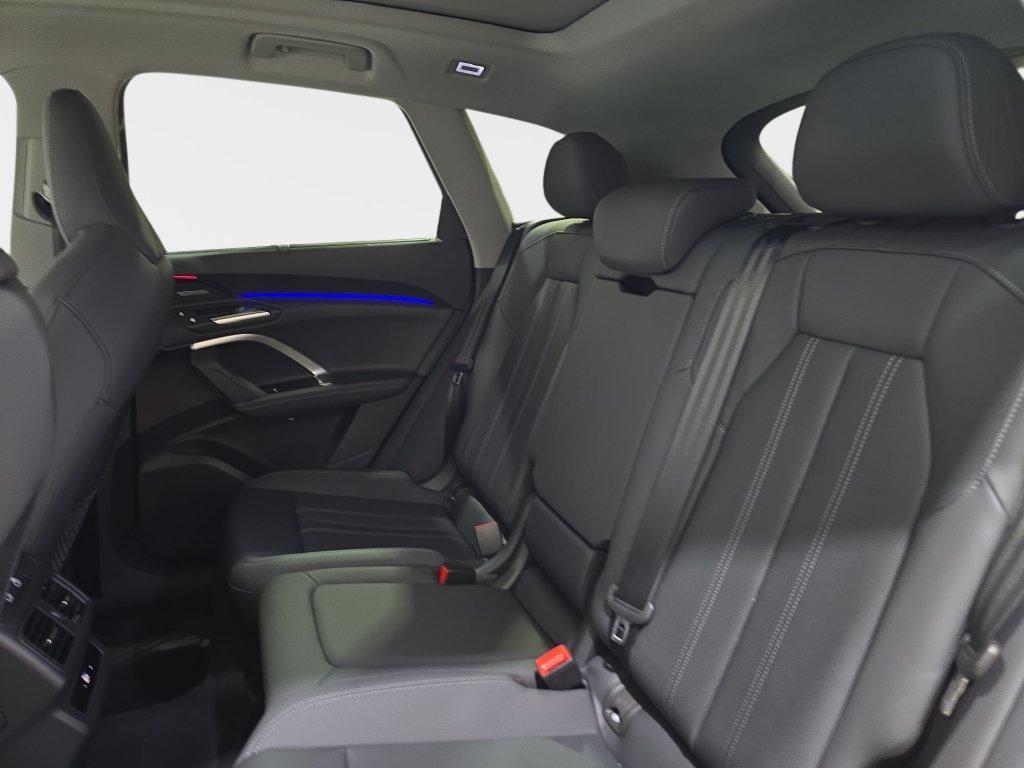 Audi Q5 view 16