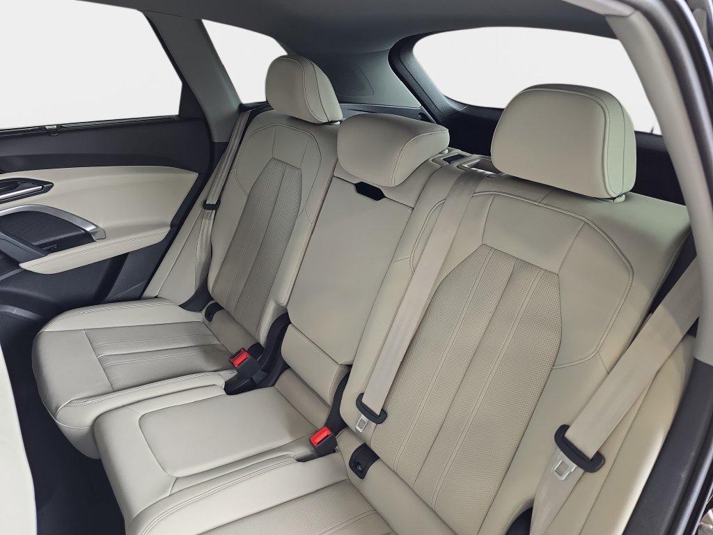 Audi Q5 view 14
