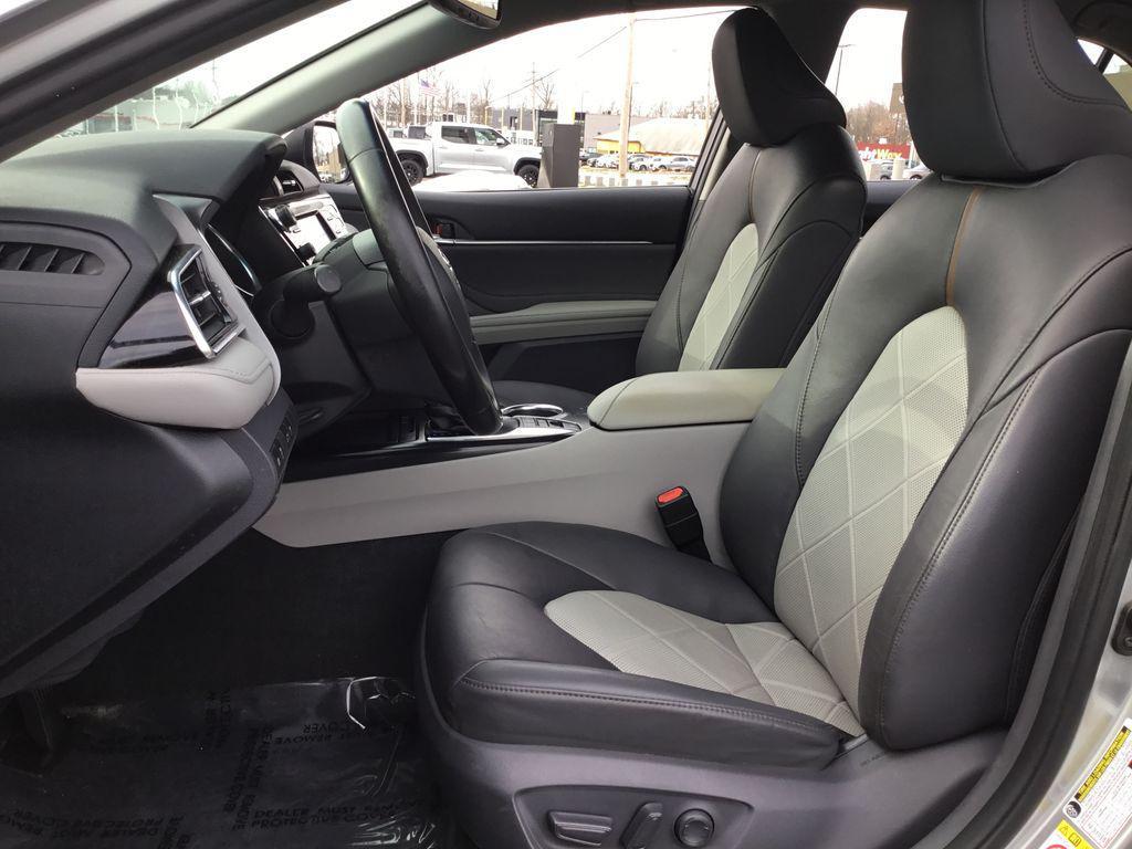 used 2018 Toyota Camry Hybrid car, priced at $13,799