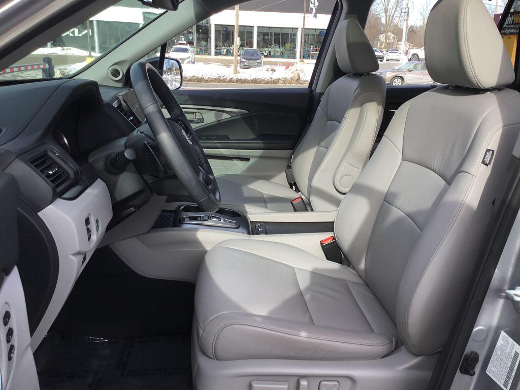 used 2022 Honda Pilot car, priced at $31,999