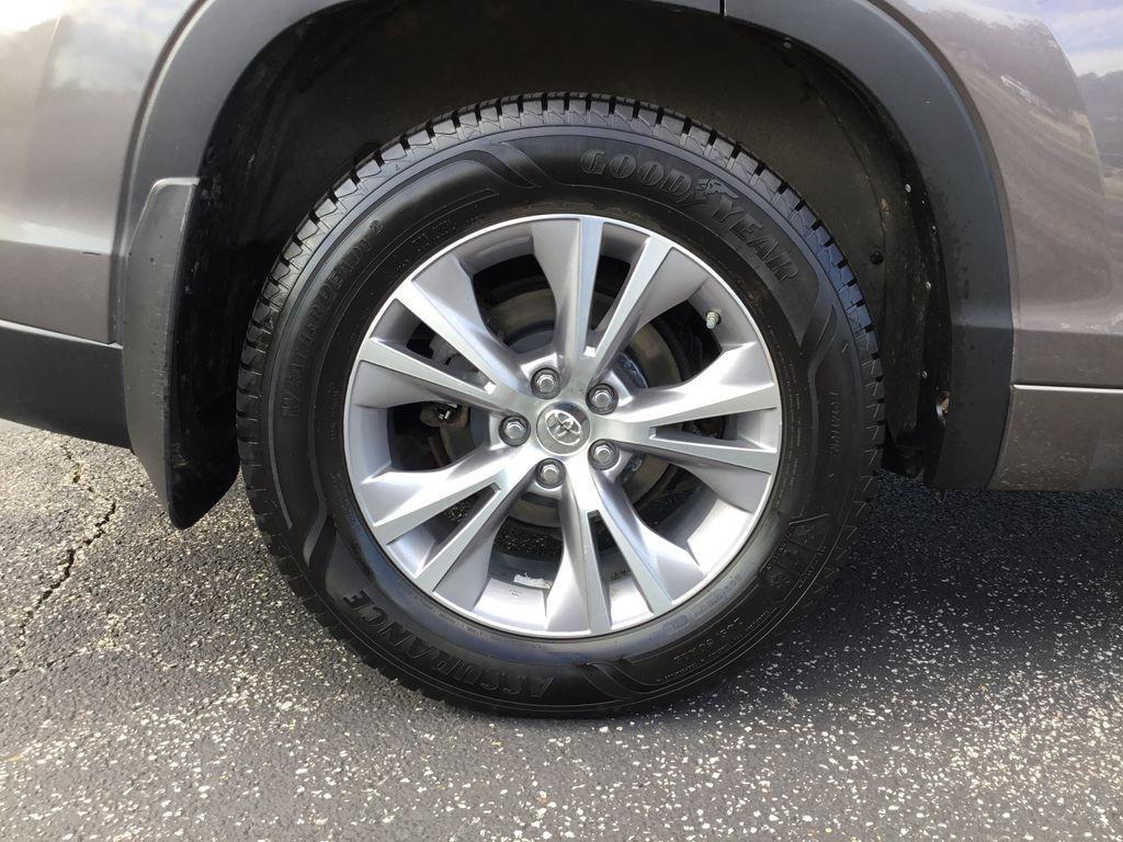 used 2015 Toyota Highlander car, priced at $15,397
