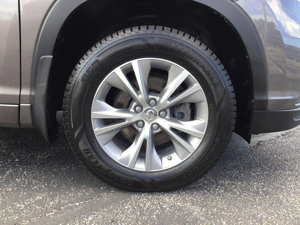 used 2015 Toyota Highlander car, priced at $15,397