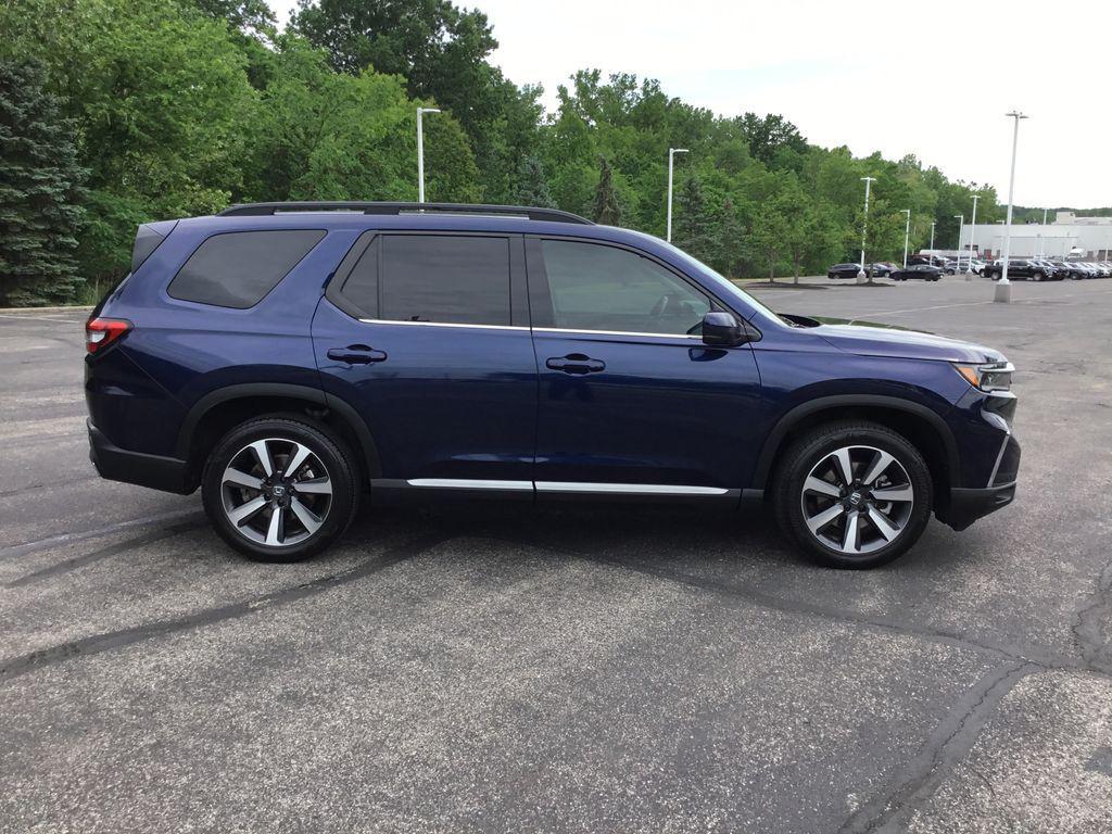 used 2025 Honda Pilot car, priced at $43,197