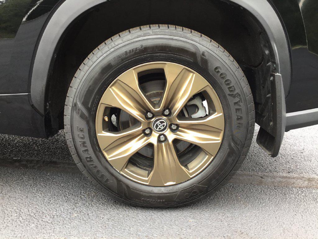 used 2023 Toyota Highlander Hybrid car, priced at $37,395