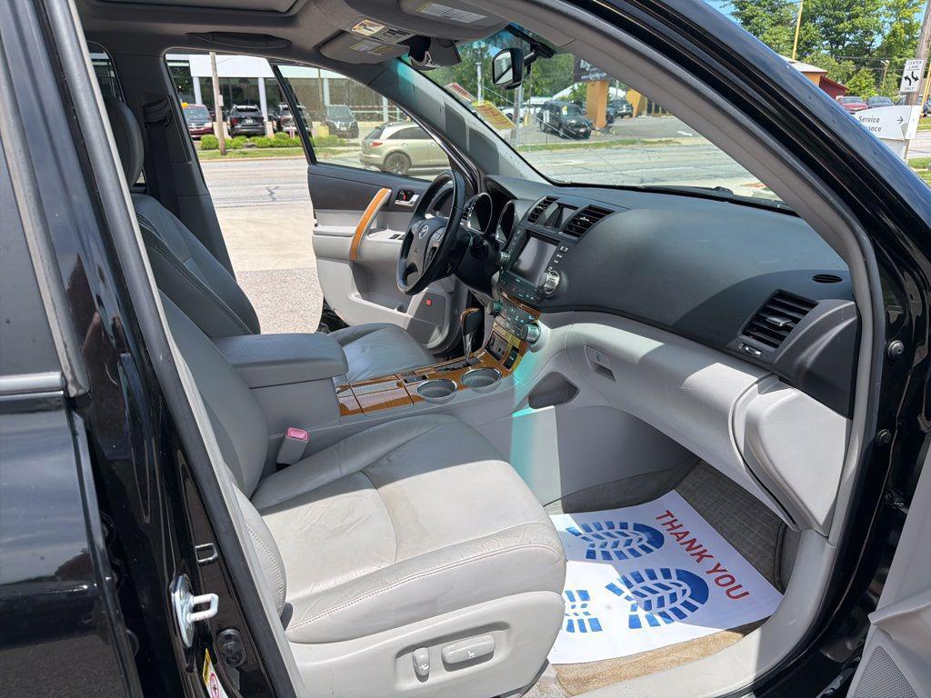 used 2009 Toyota Highlander Hybrid car, priced at $16,197