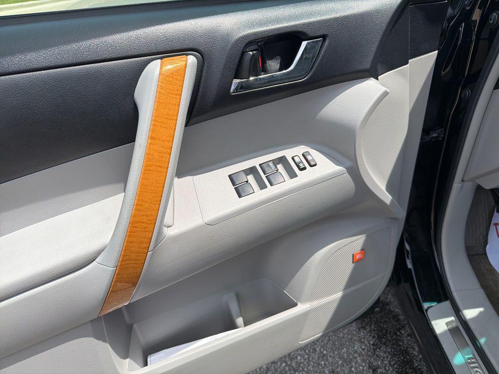 used 2009 Toyota Highlander Hybrid car, priced at $16,197