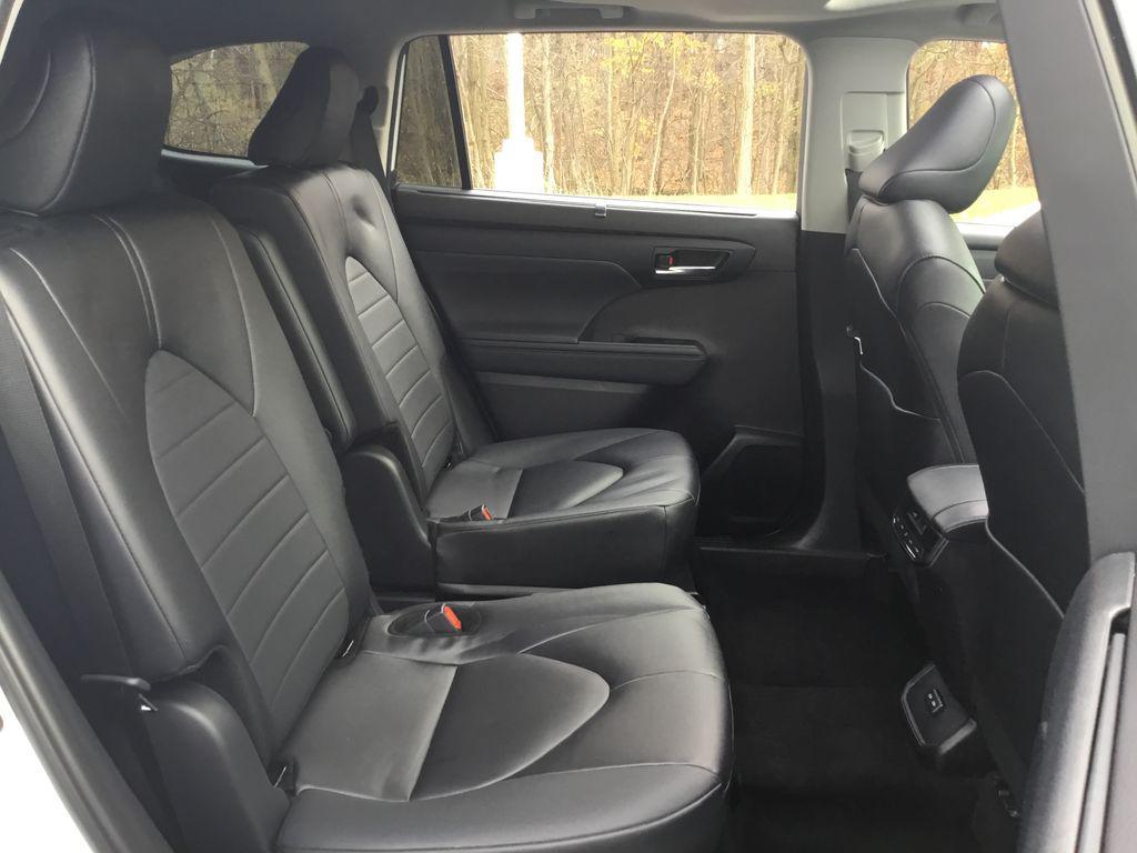 used 2024 Toyota Highlander car, priced at $39,299