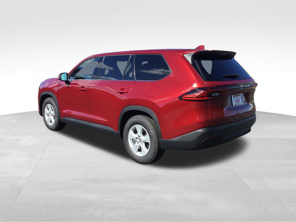 used 2025 Toyota Highlander car, priced at $42,999