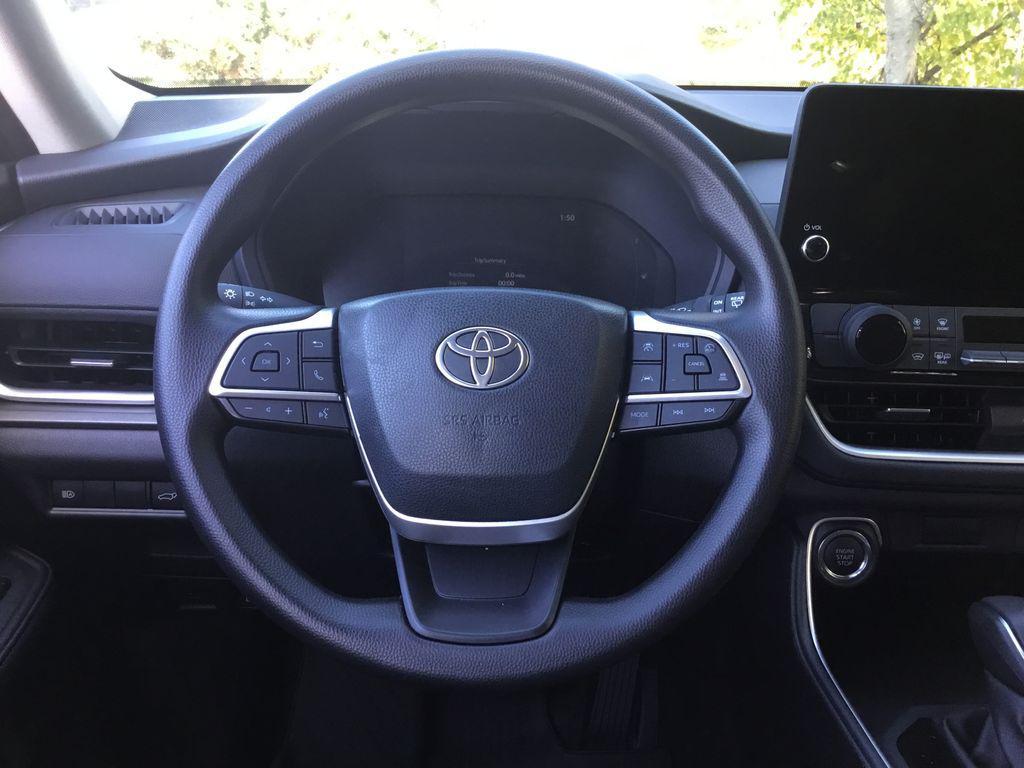 used 2025 Toyota Highlander car, priced at $42,999