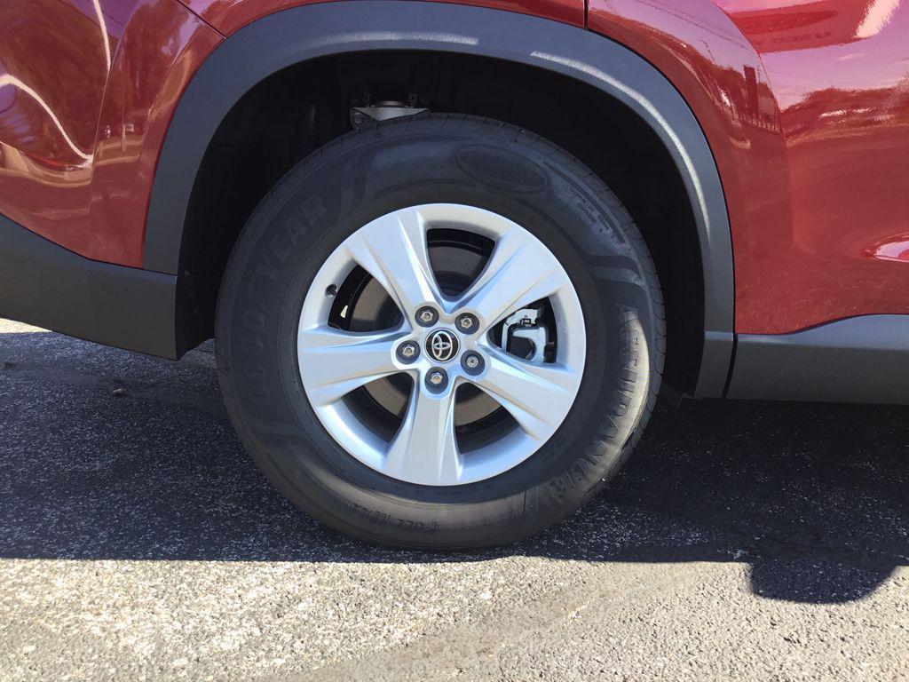 used 2025 Toyota Highlander car, priced at $42,999