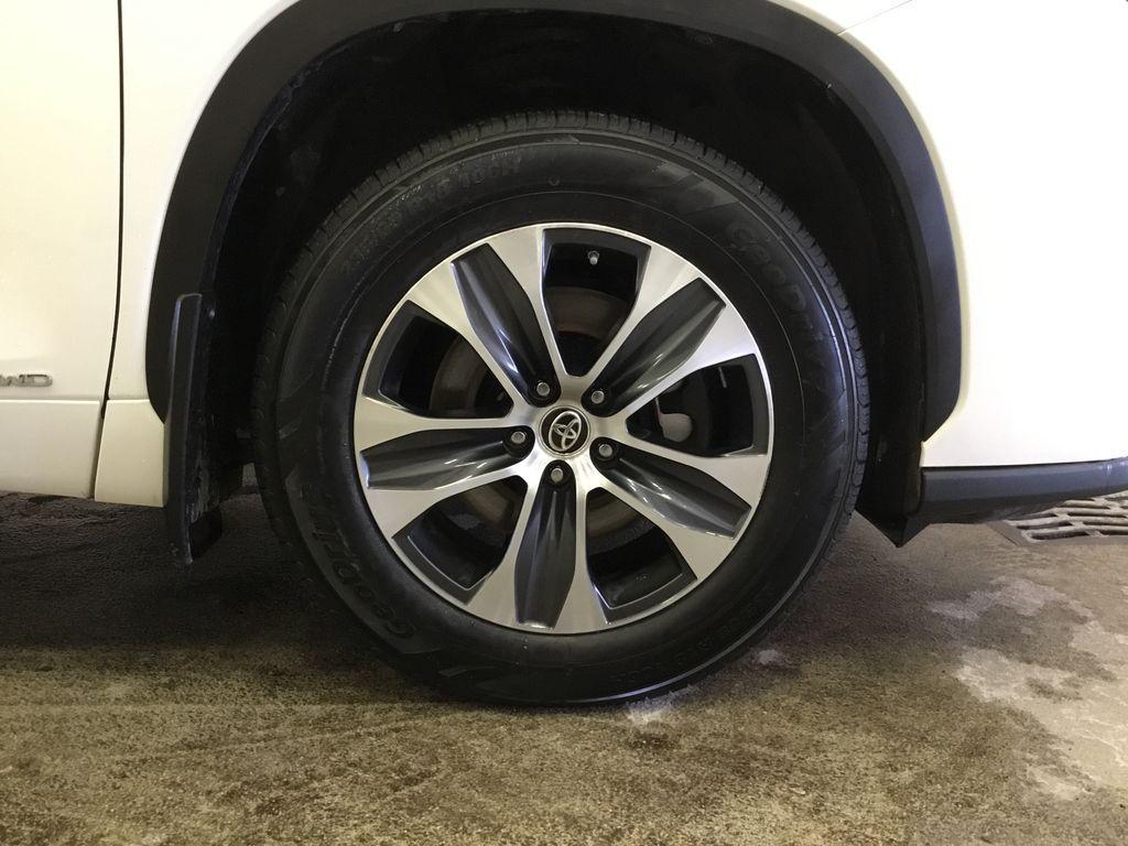 used 2020 Toyota Highlander Hybrid car, priced at $29,999