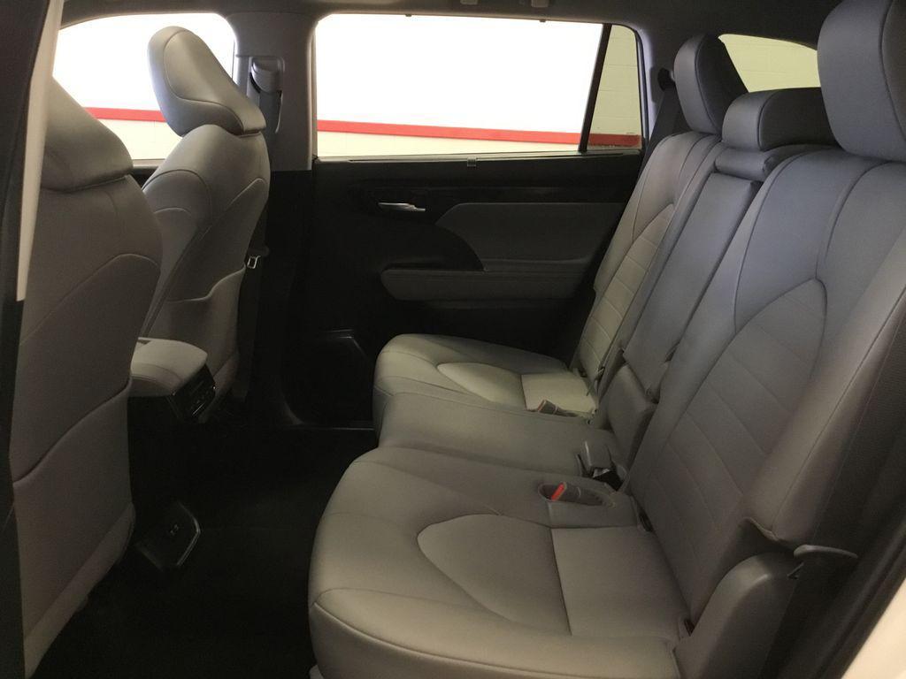 used 2020 Toyota Highlander Hybrid car, priced at $29,999