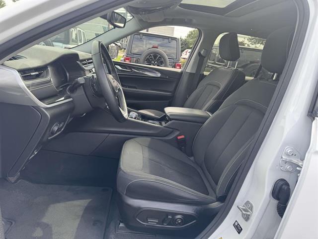 used 2022 Jeep Grand Cherokee car, priced at $28,995