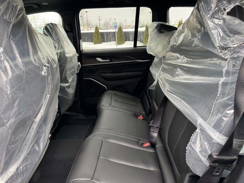new 2026 Jeep Grand Cherokee car, priced at $49,985