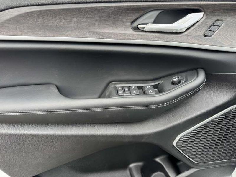 new 2026 Jeep Grand Cherokee car, priced at $49,985