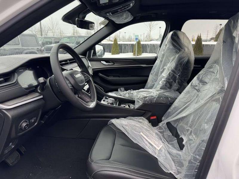 new 2026 Jeep Grand Cherokee car, priced at $49,985