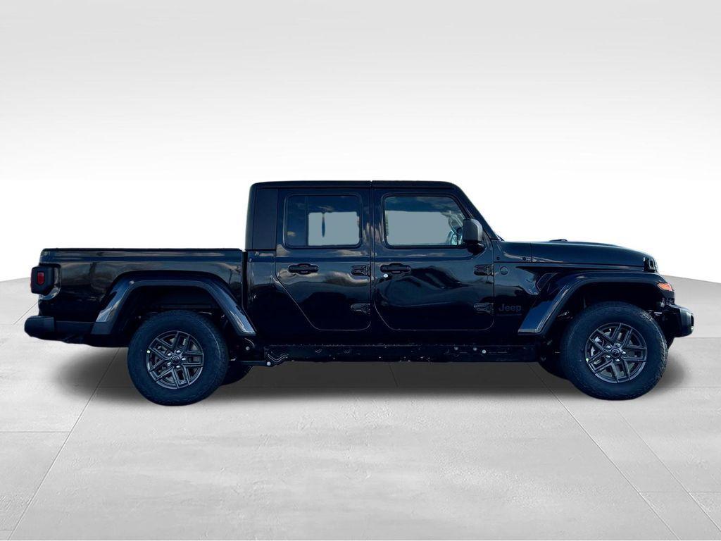 new 2026 Jeep Gladiator car, priced at $48,338