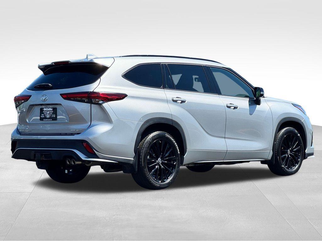 used 2023 Toyota Highlander car, priced at $39,596