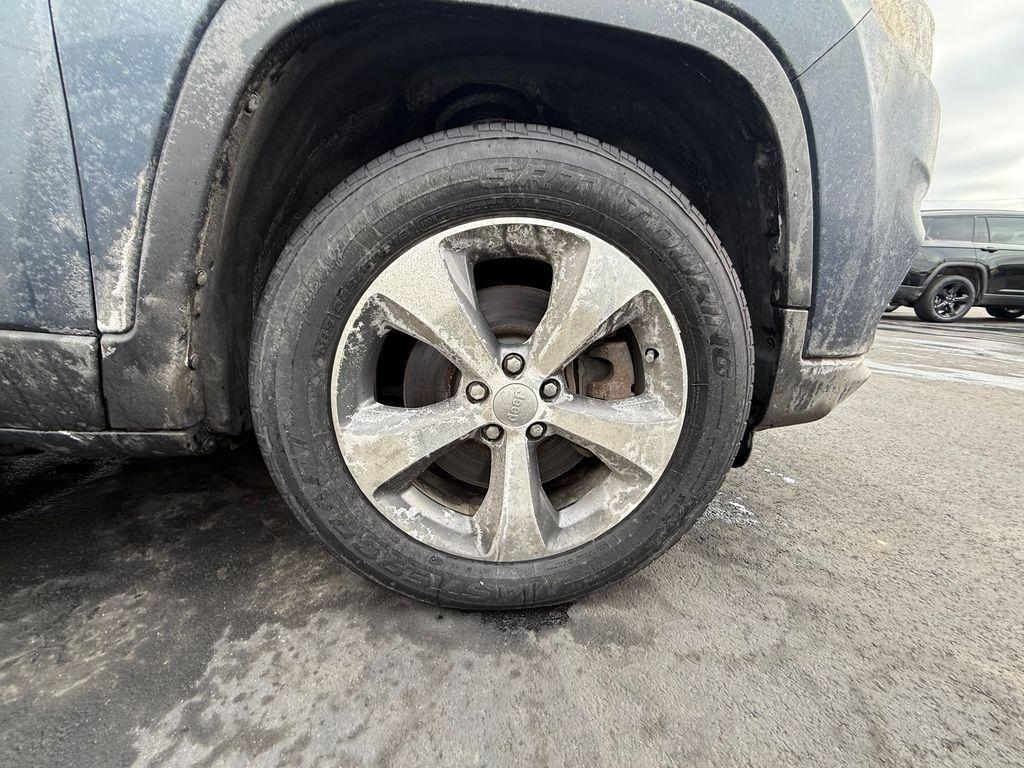 used 2019 Jeep Cherokee car, priced at $16,292