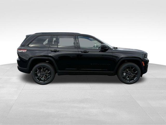 new 2025 Jeep Grand Cherokee car, priced at $45,899