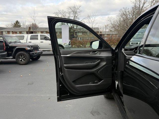 new 2025 Jeep Grand Cherokee car, priced at $45,899