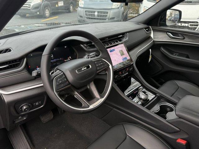 new 2025 Jeep Grand Cherokee car, priced at $45,899