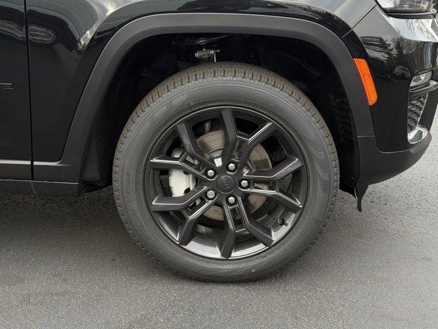 new 2025 Jeep Grand Cherokee car, priced at $45,899