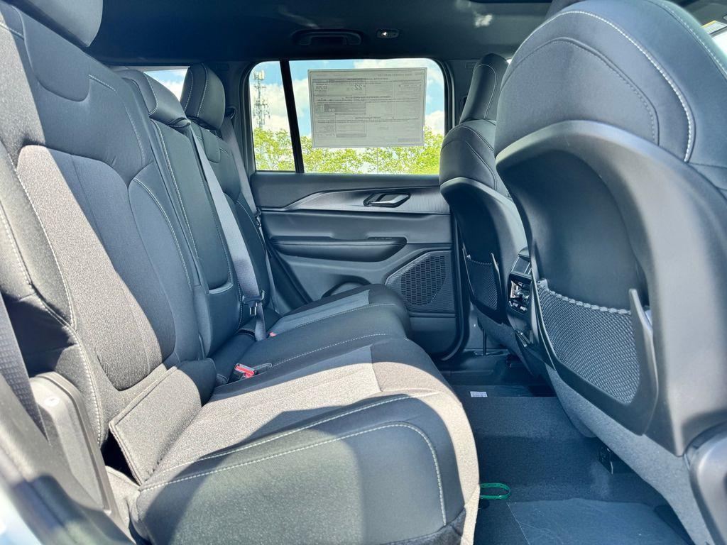 new 2026 Jeep Grand Cherokee car, priced at $40,415