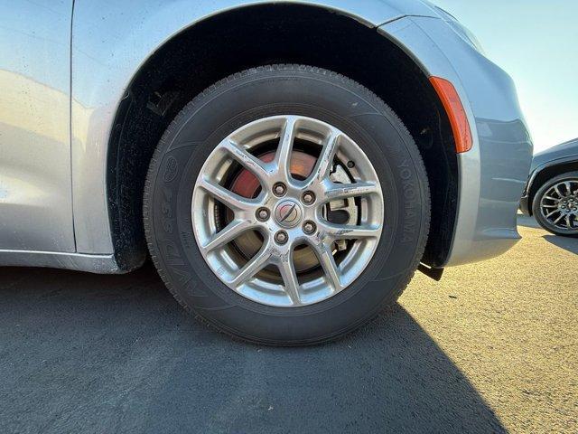 used 2024 Chrysler Pacifica car, priced at $29,524