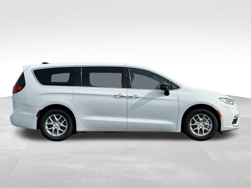 new 2026 Chrysler Pacifica car, priced at $39,236
