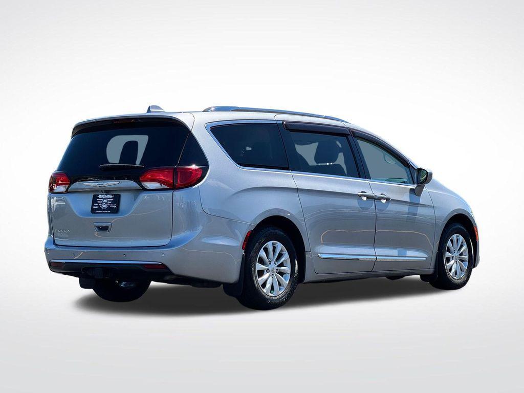 used 2018 Chrysler Pacifica car, priced at $10,388