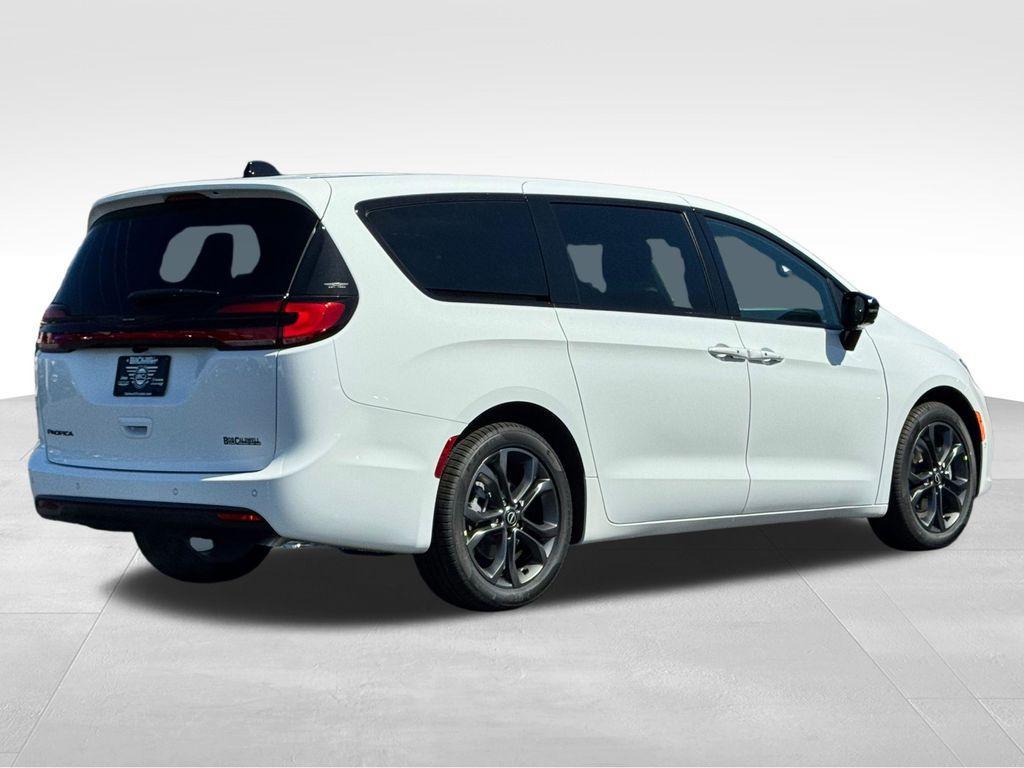 new 2026 Chrysler Pacifica car, priced at $42,616