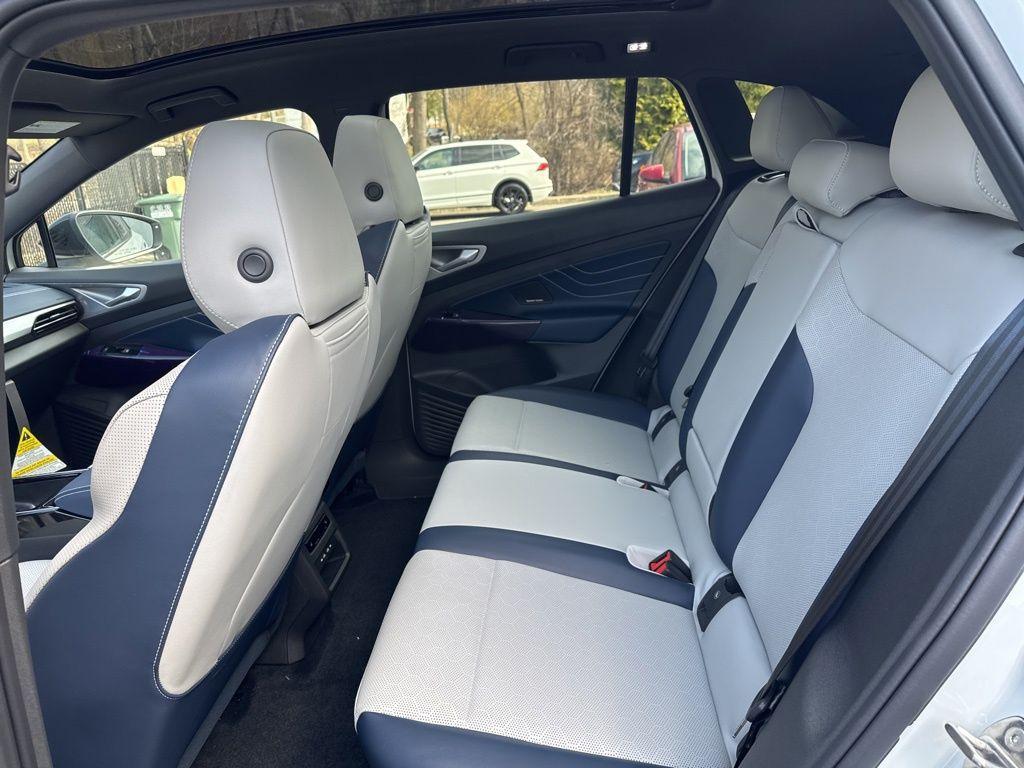 new 2025 Volkswagen ID.4 car, priced at $53,637