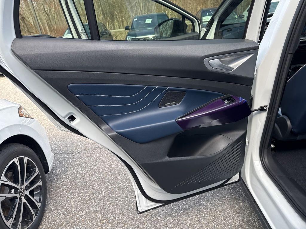 new 2025 Volkswagen ID.4 car, priced at $53,637