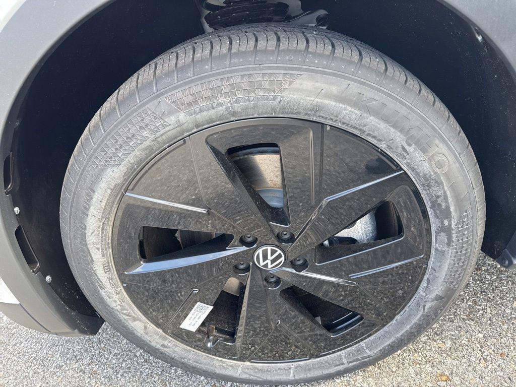 new 2025 Volkswagen ID.4 car, priced at $53,637