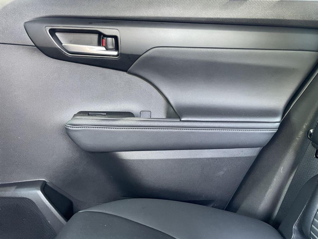 used 2025 Toyota Highlander car, priced at $45,595