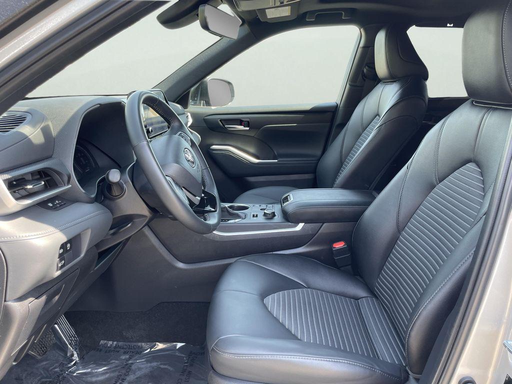 used 2025 Toyota Highlander car, priced at $45,595
