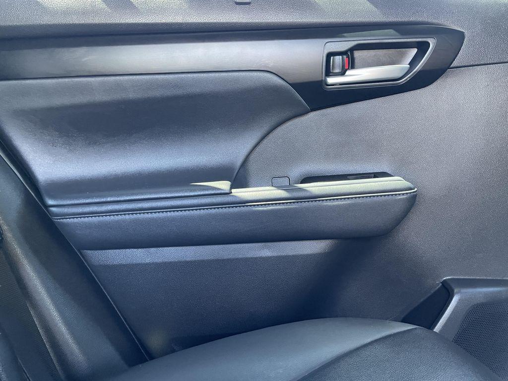 used 2025 Toyota Highlander car, priced at $46,390