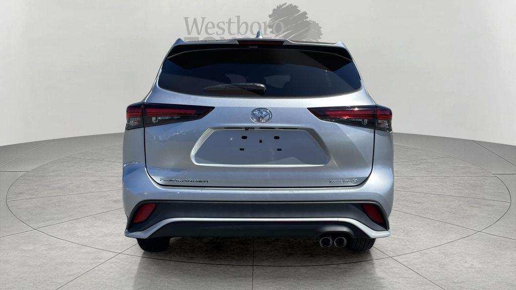 used 2025 Toyota Highlander car, priced at $46,390
