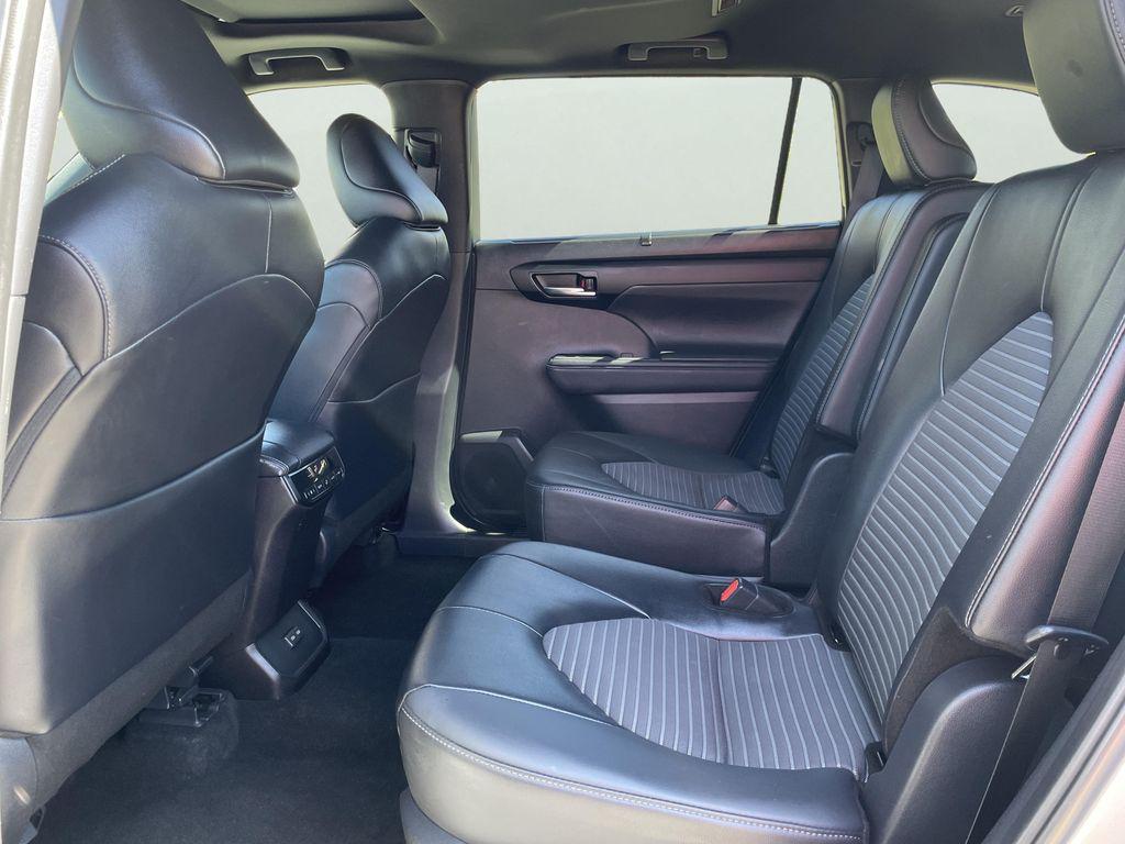 used 2025 Toyota Highlander car, priced at $46,390