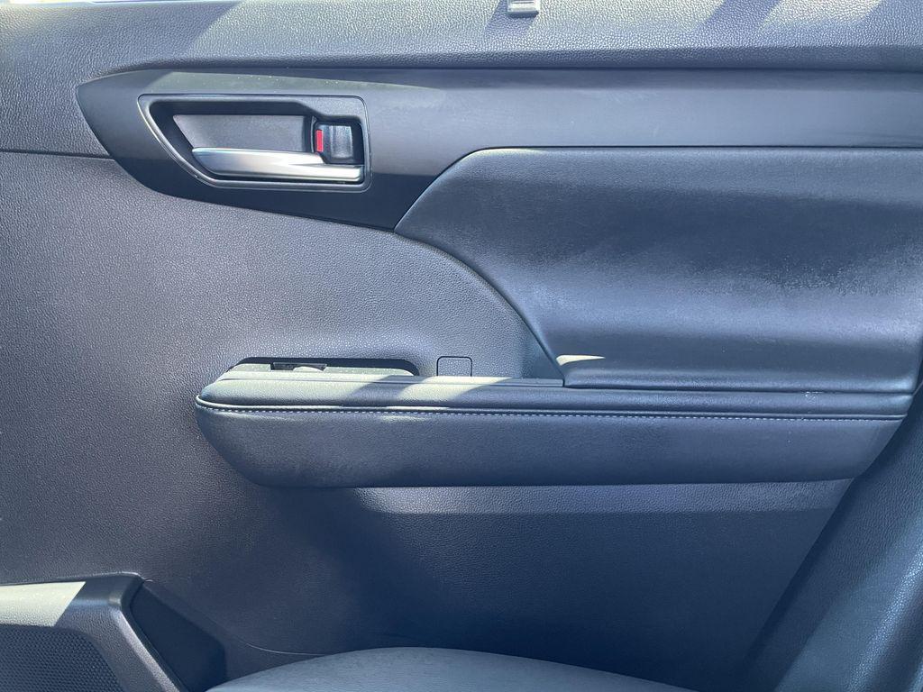 used 2025 Toyota Highlander car, priced at $46,390