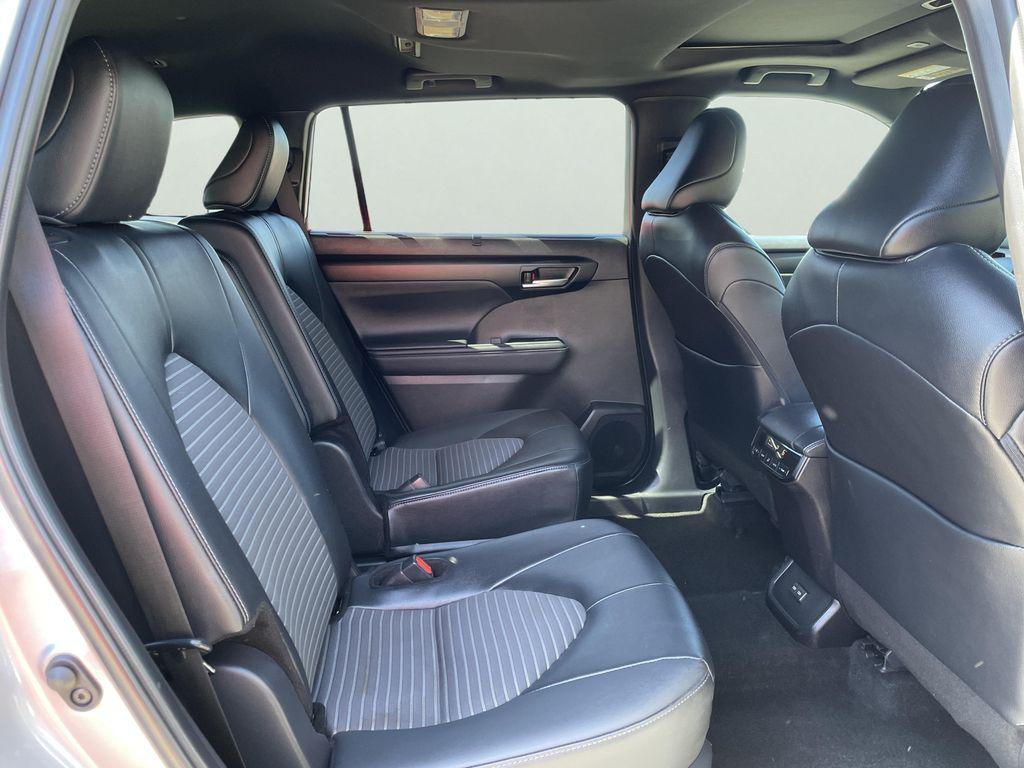 used 2025 Toyota Highlander car, priced at $46,390